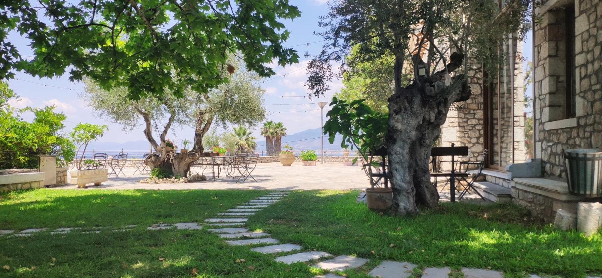Polas Residencies Aparthotel Kalamata Exterior photo